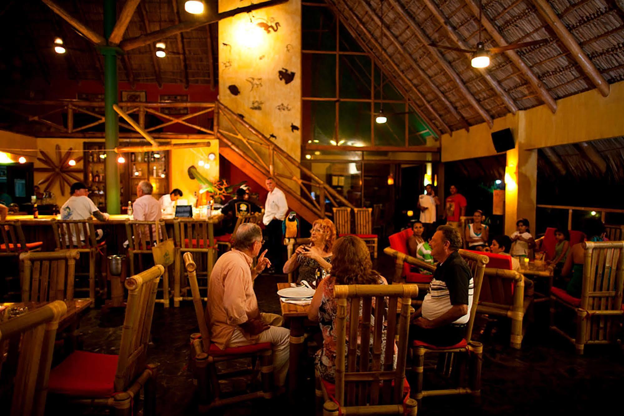 Clandestino Beach Resort Parrita Étterem fotó