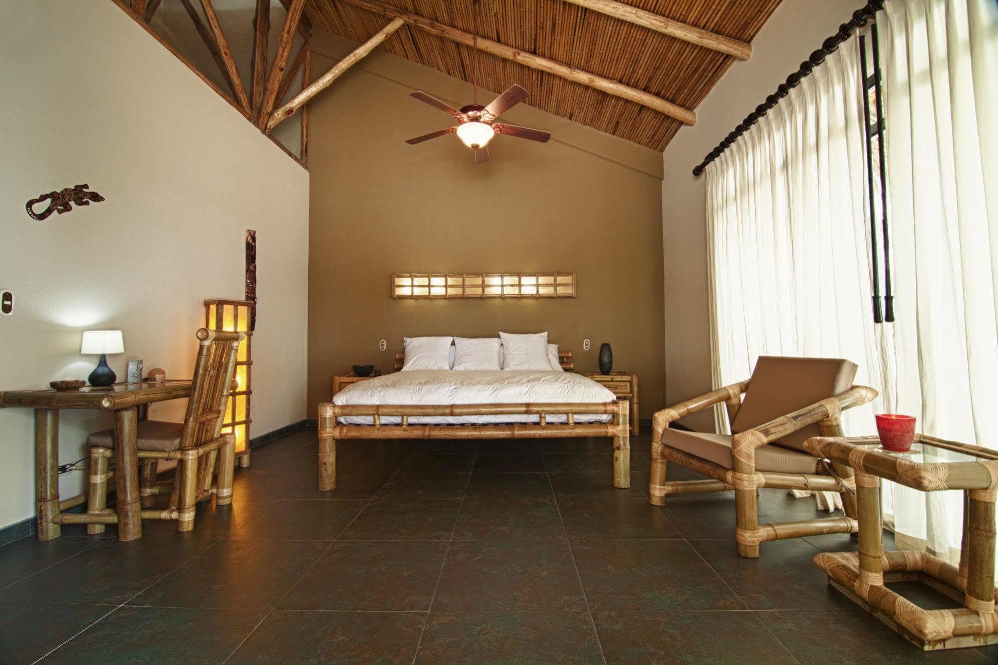 Clandestino Beach Resort Parrita Kültér fotó