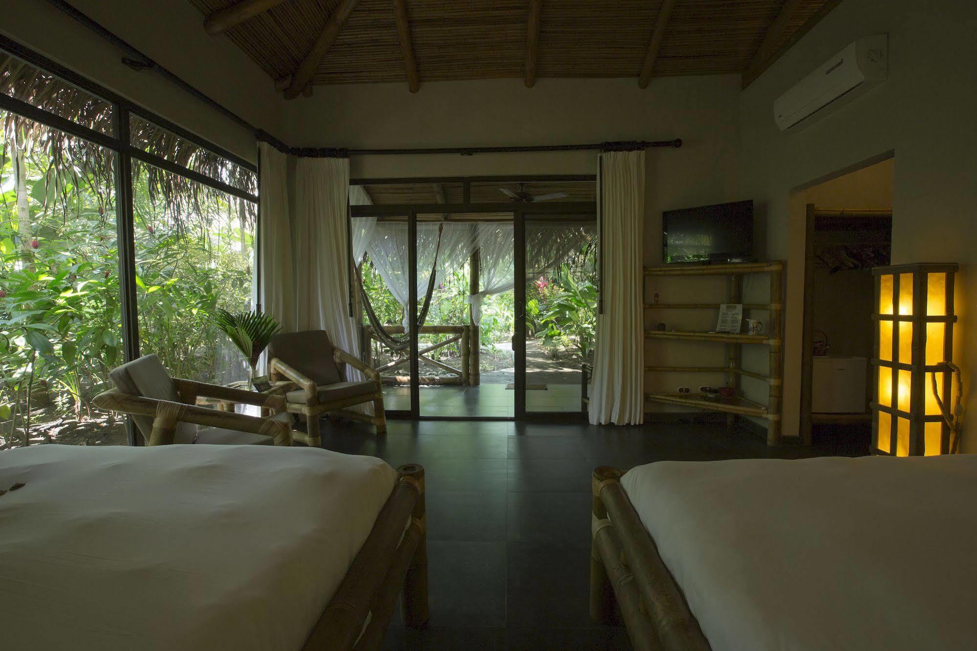 Clandestino Beach Resort Parrita Kültér fotó