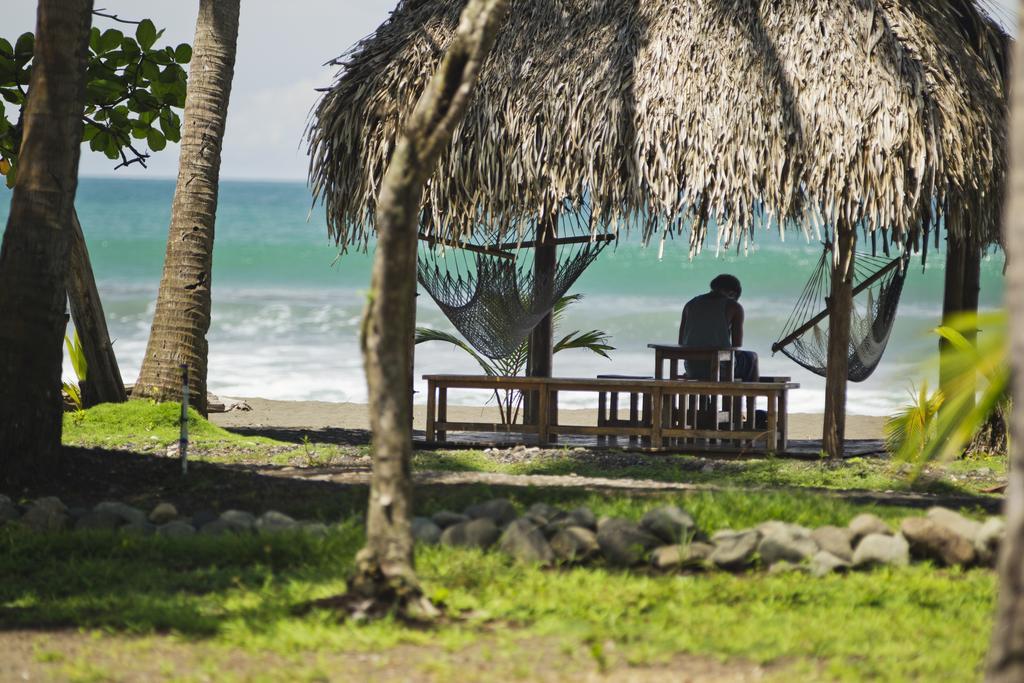 Clandestino Beach Resort Parrita Kültér fotó